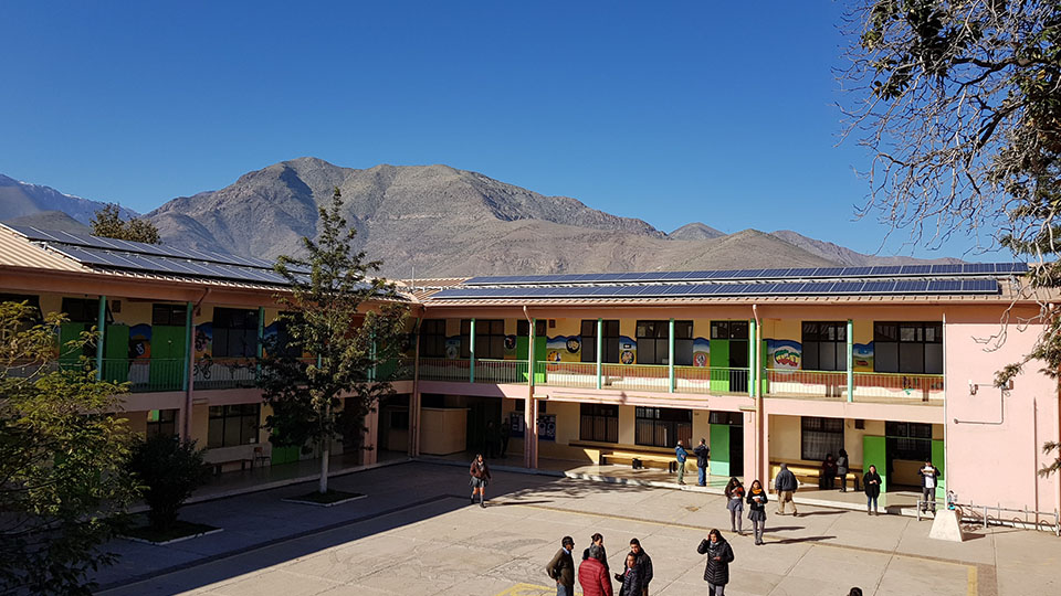 Liceo Carlos Mondaca, Vicuña, Región de Coquimbo. 75 Paneles Solares