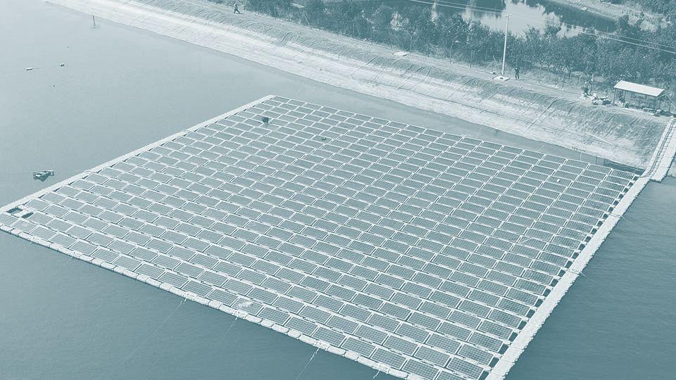 Paneles solares flotantes para empresa agricola
